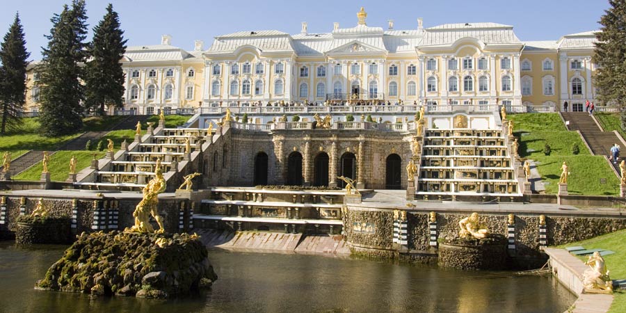 st-petersburg-peterhof-istock.jpg