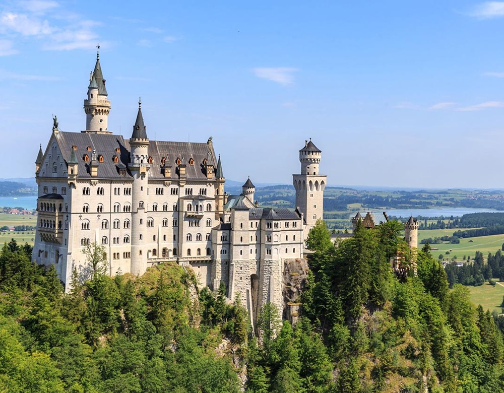 germany-neuschwanstein-castle-123rf-71428700-_tablet.jpg