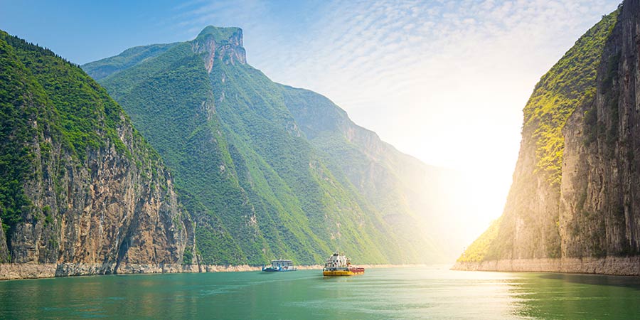 Cruise the majestic Yangtze from the Three Gorges to Chongqing
