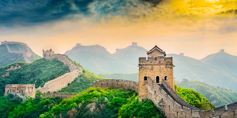Admire the Great Wall of China