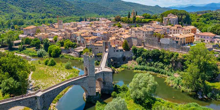 Exploring the ancient town of Besalú