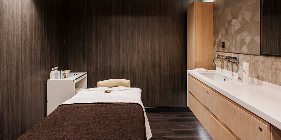 Sail on well-equipped ships