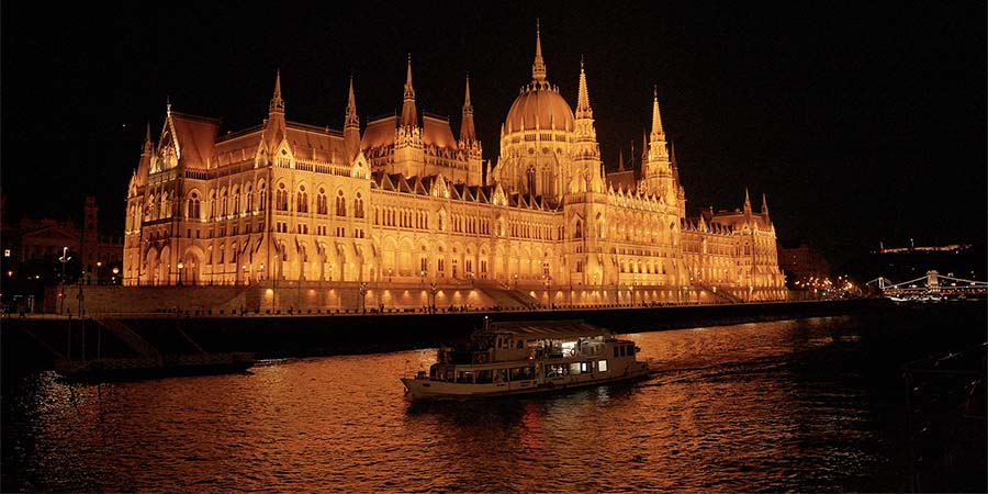 Experiencing the beauty of Budapest on an evening Danube cruise