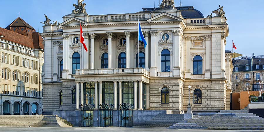 Exploring picturesque Zürich on a guided tour