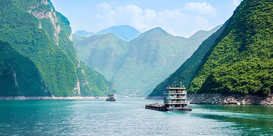Cruising the Yangtze River from Chongqing to the Three Gorges