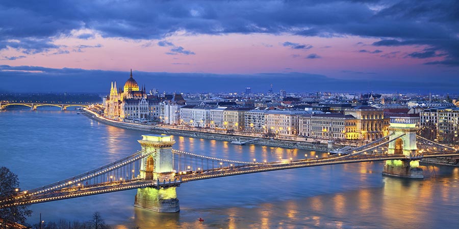 Experiencing the beauty of Budapest on an evening Danube cruise